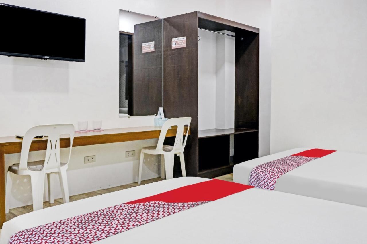 Oyo 869 Jnv Dream Hotel Subic Exteriör bild