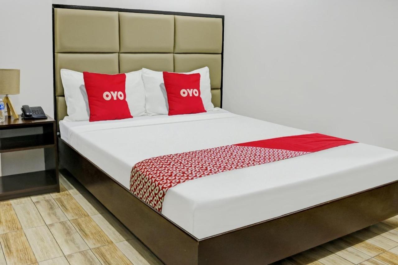 Oyo 869 Jnv Dream Hotel Subic Exteriör bild