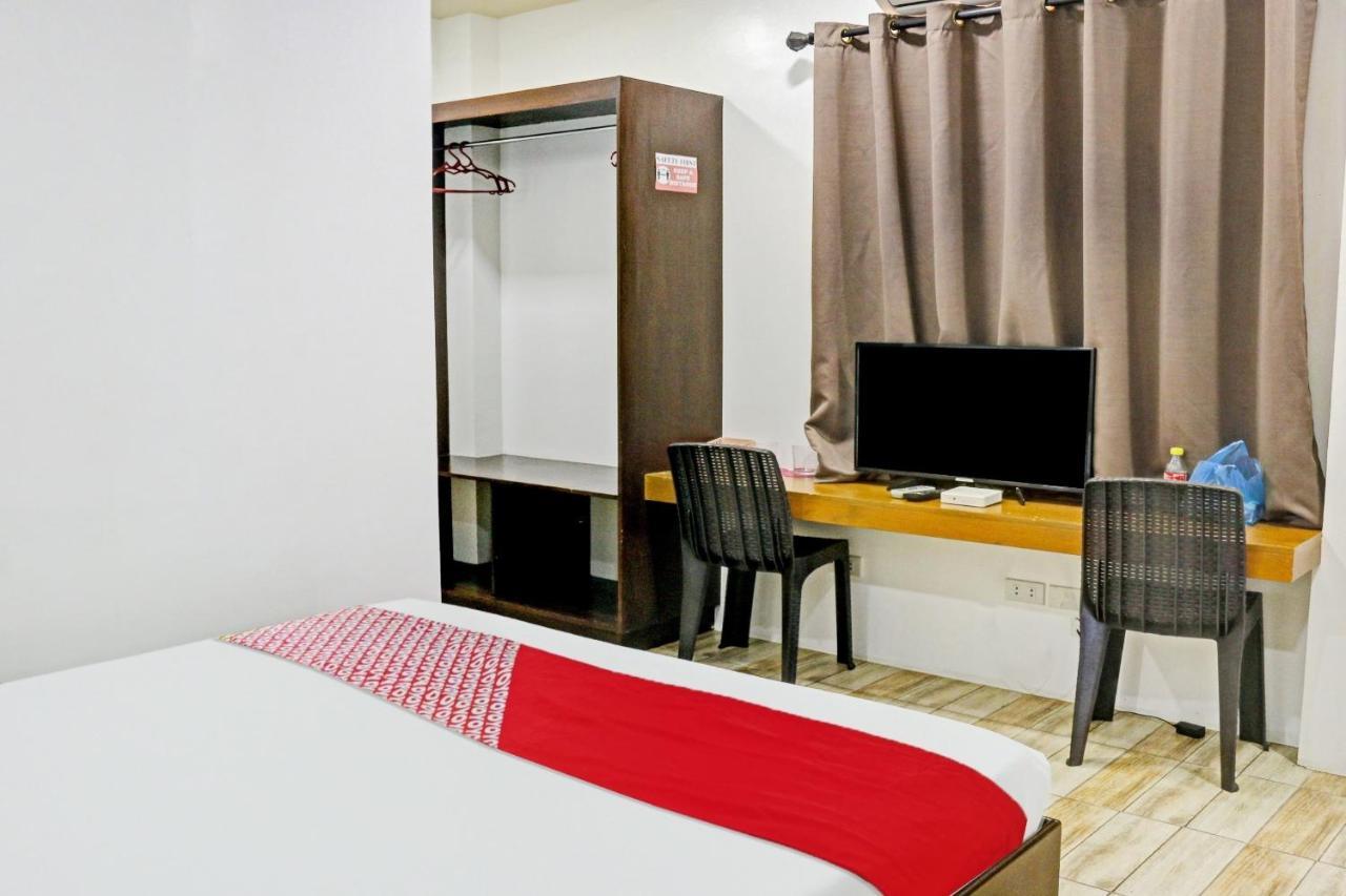 Oyo 869 Jnv Dream Hotel Subic Exteriör bild