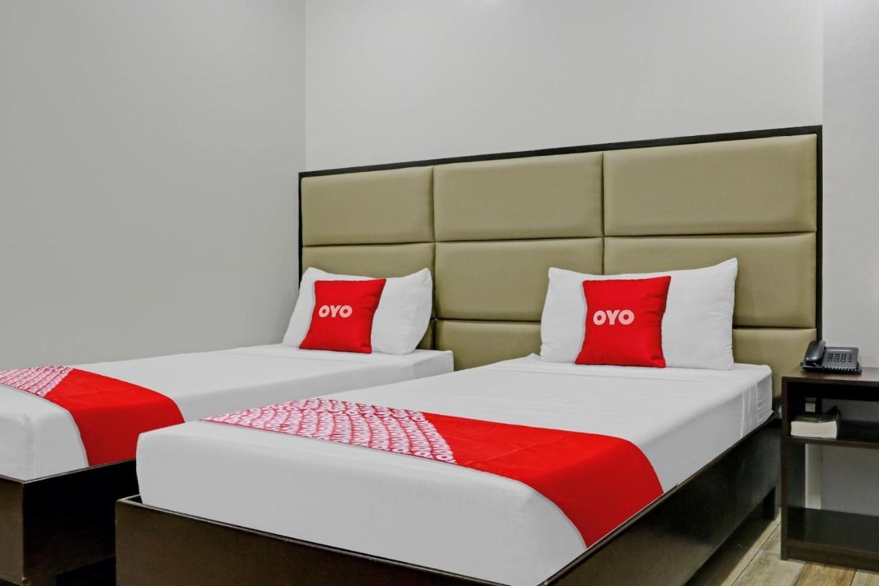 Oyo 869 Jnv Dream Hotel Subic Exteriör bild