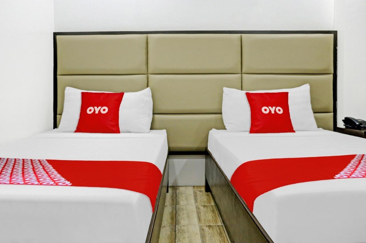 Oyo 869 Jnv Dream Hotel Subic Exteriör bild